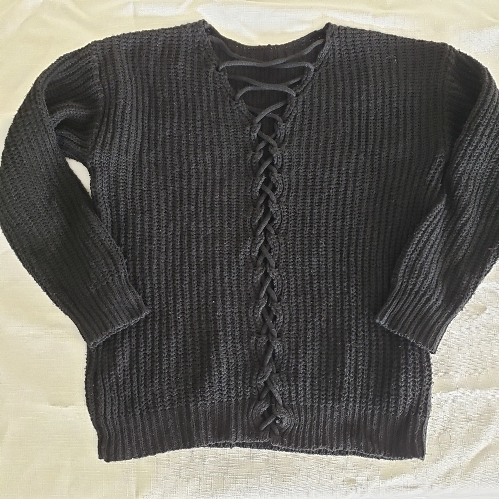 Black cropped Sweater Top long sleeve sweater size7 / 8 Black laced back